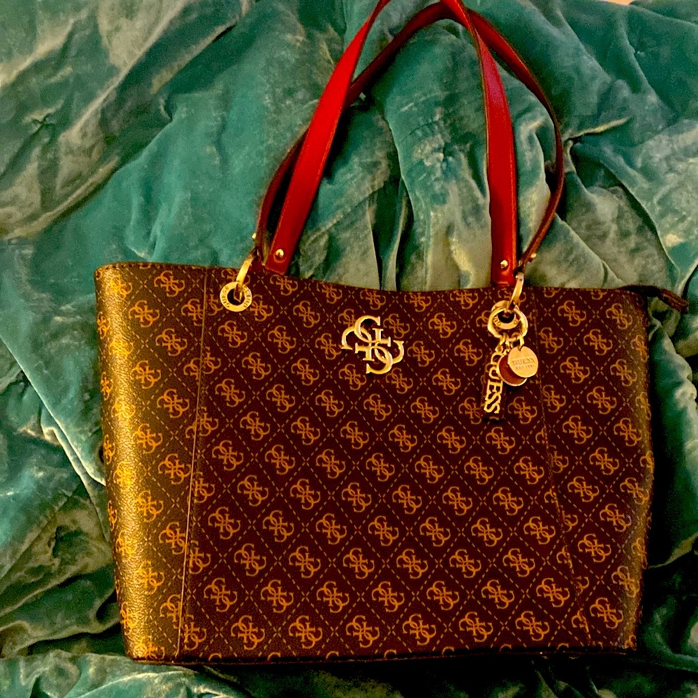Guess purse. Like new.